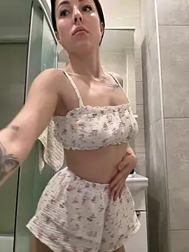 SakuraSara online show from 10-13-25, 04:12