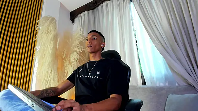 JulienSaint online show from 06-19-26, 11:36