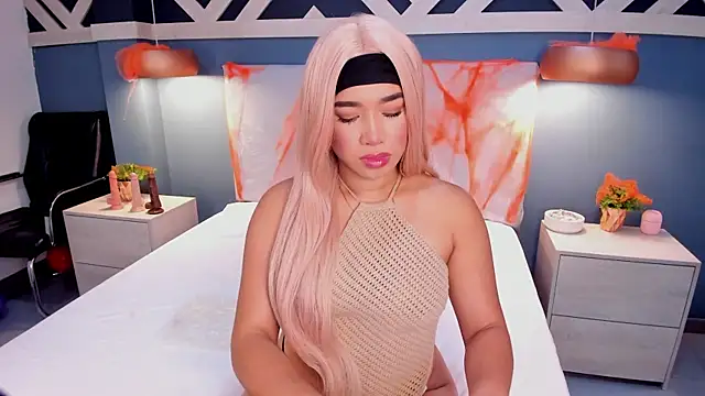 Snapshot of EmilyZahar chatting on 10-23-25, 12:59 EmilyZahar online show from 10-23-25, 12:59