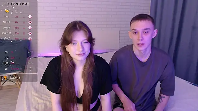 Snapshot of Blushing_couple chatting on 09-18-25, 09:44 Blushing couple online show from 09-18-25, 09:44