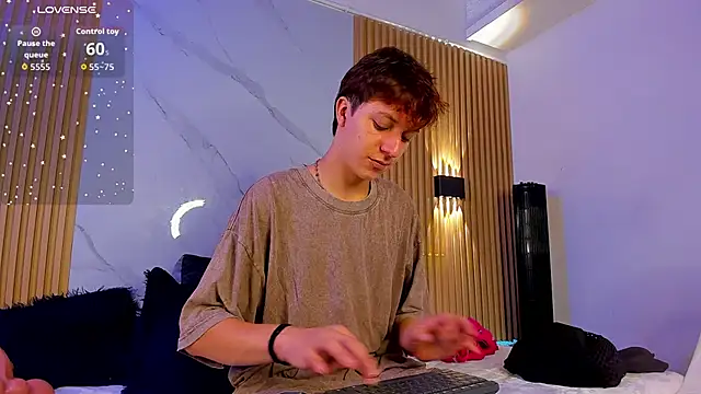 Snapshot of IM_DAREN chatting on 09-30-25, 12:32 IM DAREN online show from 09-30-25, 12:32