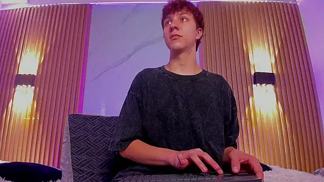 Snapshot of IM_DAREN chatting on 10-18-25, 11:44 IM DAREN online show from 10-18-25, 11:44