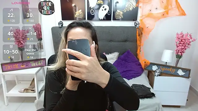 Snapshot of DianaPearls chatting on 10-18-25, 10:38 DianaPearls online show from 10-18-25, 10:38