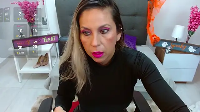 Snapshot of DianaPearls chatting on 10-24-25, 10:44 DianaPearls online show from 10-24-25, 10:44