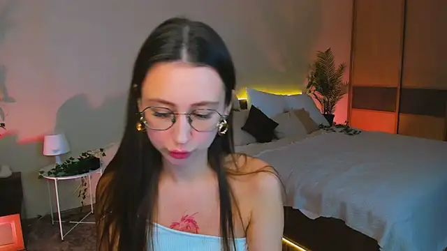 Snapshot of YourLovellyStory chatting on 10-12-25, 11:31 YourLovellyStory online show from 10-12-25, 11:31