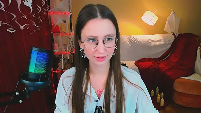 Snapshot of YourLovellyStory chatting on 10-27-25, 04:22 YourLovellyStory online show from 10-27-25, 04:22