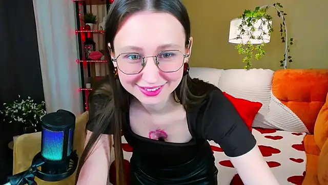 Snapshot of YourLovellyStory chatting on 03-30-26, 11:33 YourLovellyStory online show from 03-30-26, 11:33