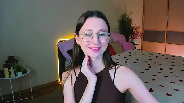 Snapshot of YourLovellyStory chatting on 05-11-26, 04:04 YourLovellyStory online show from 05-11-26, 04:04