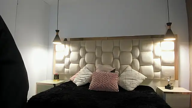 Emilia Bons online show from 09-25-25, 01:15