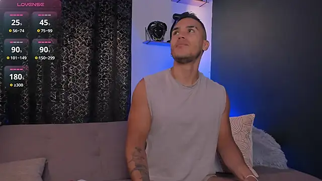 Snapshot of MarkSantozz chatting on 10-24-25, 06:48 MarkSantozz online show from 10-24-25, 06:48