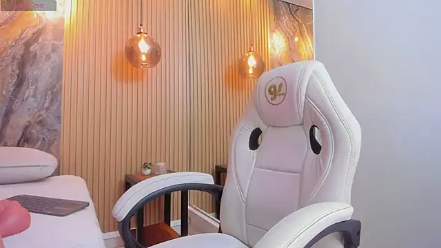 chloe murray online show from 09-27-25, 05:51