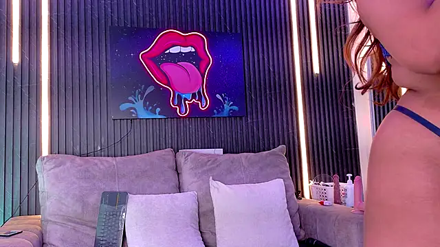 Snapshot of SophiaSummer chatting on 10-08-25, 11:52 SophiaSummer online show from 10-08-25, 11:52