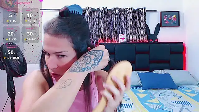 Snapshot of Azley_sweet chatting on 04-29-26, 12:42 Azley sweet online show from 04-29-26, 12:42