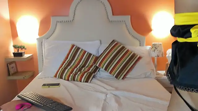 Violett Salvatore online show from 10-02-25, 10:50