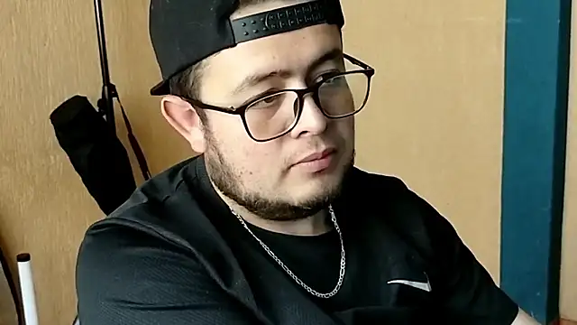 Snapshot of Esteban_wolf chatting on 02-22-26, 06:50 Esteban wolf online show from 02-22-26, 06:50