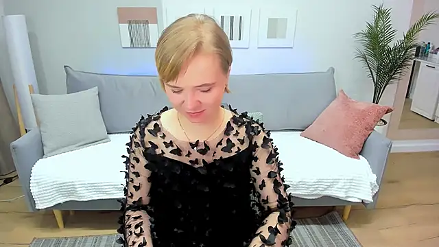 Snapshot of BellaSmitty chatting on 04-13-26, 09:15 BellaSmitty online show from 04-13-26, 09:15