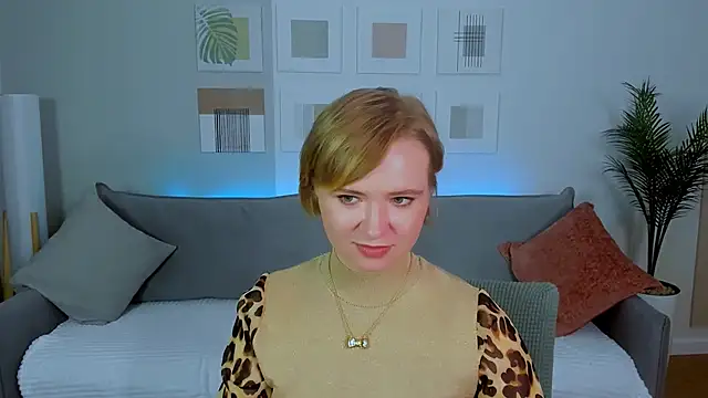 Snapshot of BellaSmitty chatting on 04-15-26, 09:16 BellaSmitty online show from 04-15-26, 09:16