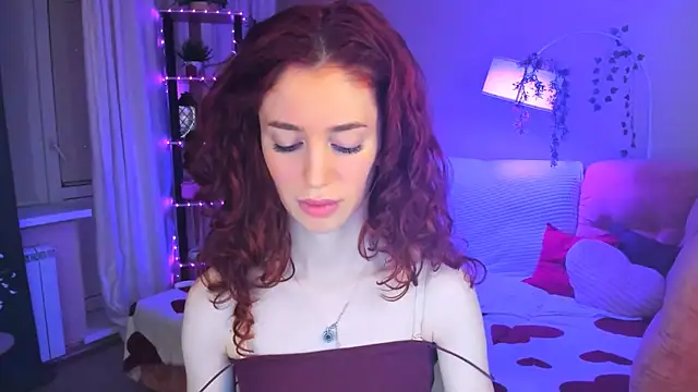 ChristinaConteeree online show from 06-25-26, 07:18