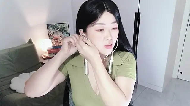 Emmaq996 online show from 10-19-25, 02:12