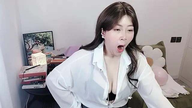 Emmaq996 online show from 10-27-25, 02:15