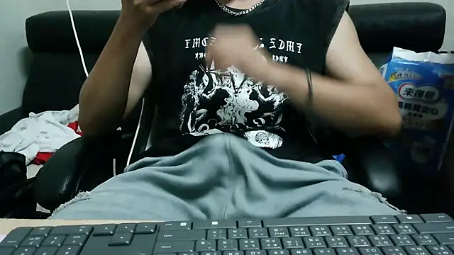 bigbb101011 online show from 10-30-25, 03:24