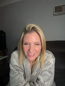 Lexi-Lux-X online show from 11-21-25, 02:54