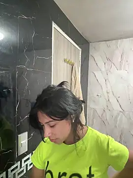 Snapshot of lynn9000 chatting on 09-27-25, 05:45 lynn9000 online show from 09-27-25, 05:45