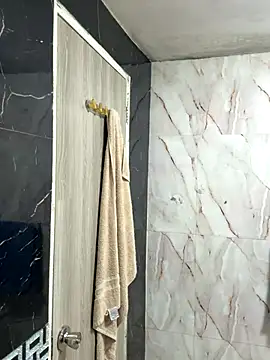 Snapshot of lynn9000 chatting on 10-01-25, 04:29 lynn9000 online show from 10-01-25, 04:29