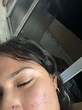 Snapshot of lynn9000 chatting on 10-07-25, 04:53 lynn9000 online show from 10-07-25, 04:53