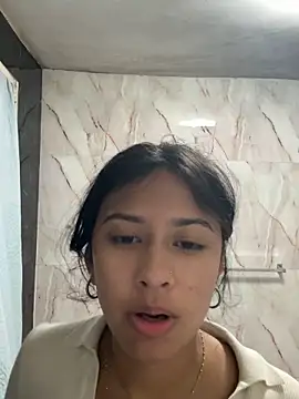 Snapshot of lynn9000 chatting on 10-18-25, 07:42 lynn9000 online show from 10-18-25, 07:42