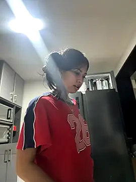 Snapshot of lynn9000 chatting on 10-29-25, 03:20 lynn9000 online show from 10-29-25, 03:20