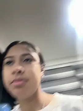 Snapshot of lynn9000 chatting on 11-18-25, 05:34 lynn9000 online show from 11-18-25, 05:34