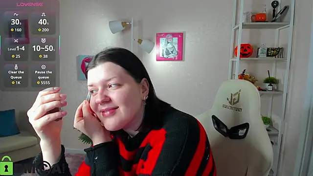 Michele Greenn online show from 11-26-25, 03:35