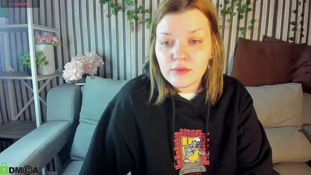 Snapshot of Michele_Greenn chatting on 02-14-26, 01:02 Michele Greenn online show from 02-14-26, 01:02