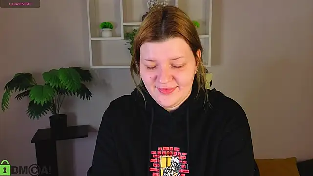 Snapshot of Michele_Greenn chatting on 02-25-26, 01:04 Michele Greenn online show from 02-25-26, 01:04