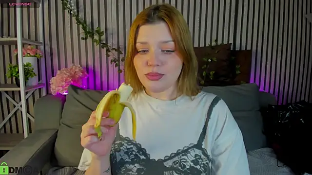 Snapshot of Michele_Greenn chatting on 03-01-26, 01:07 Michele Greenn online show from 03-01-26, 01:07