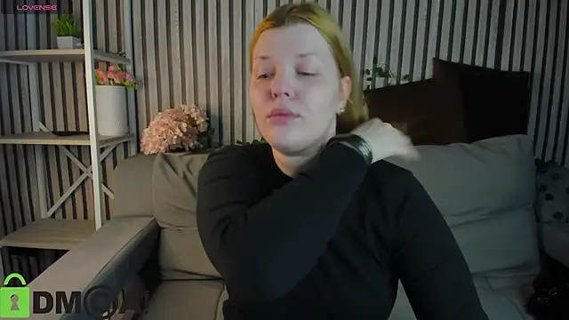 Snapshot of Michele_Greenn chatting on 03-19-26, 01:20 Michele Greenn online show from 03-19-26, 01:20