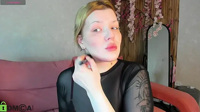 Snapshot of Michele_Greenn chatting on 03-20-26, 01:10 Michele Greenn online show from 03-20-26, 01:10