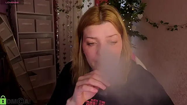 Snapshot of Michele_Greenn chatting on 03-21-26, 01:10 Michele Greenn online show from 03-21-26, 01:10