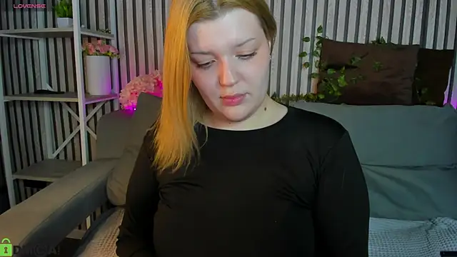 Snapshot of Michele_Greenn chatting on 03-22-26, 09:13 Michele Greenn online show from 03-22-26, 09:13