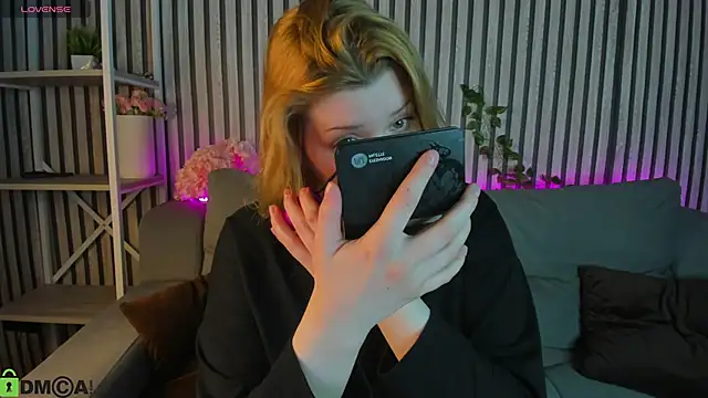 Snapshot of Michele_Greenn chatting on 03-26-26, 01:11 Michele Greenn online show from 03-26-26, 01:11