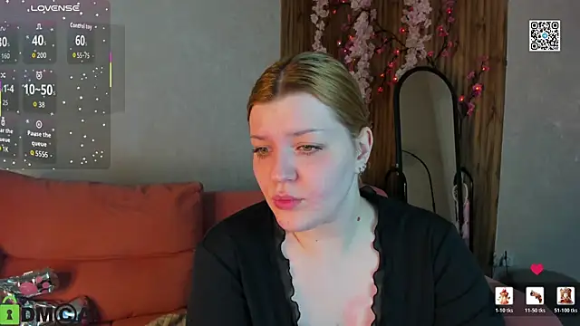 Snapshot of Michele_Greenn chatting on 03-27-26, 08:26 Michele Greenn online show from 03-27-26, 08:26