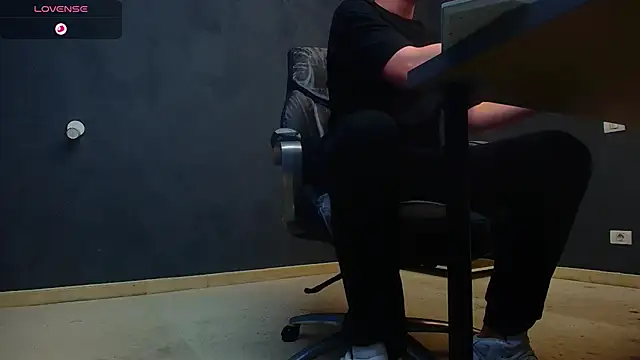 EnzoRace online show from 10-18-25, 04:26