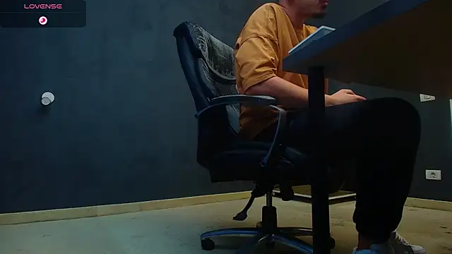 EnzoRace online show from 10-21-25, 04:35