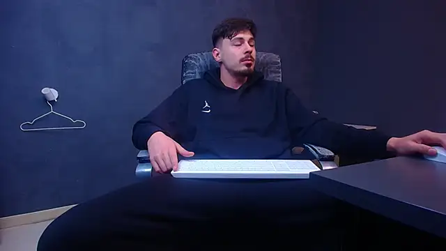 EnzoRace online show from 02-06-26, 05:45