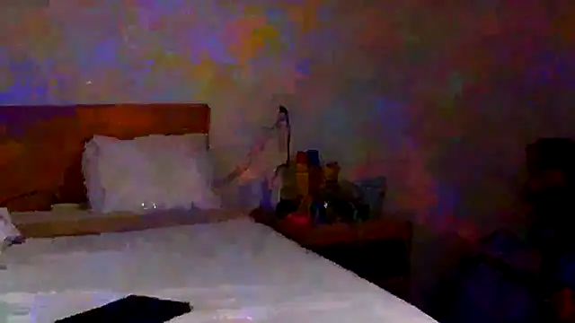 Snapshot of SparklesB1tch chatting on 11-23-25, 11:32 SparklesB1tch online show from 11-23-25, 11:32