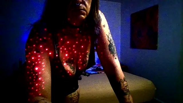 Snapshot of SparklesB1tch chatting on 12-17-25, 01:17 SparklesB1tch online show from 12-17-25, 01:17