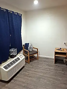 Snapshot of SparklesB1tch chatting on 02-14-26, 08:44 SparklesB1tch online show from 02-14-26, 08:44