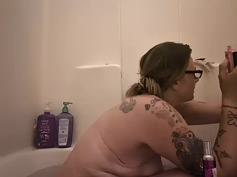 Snapshot of SparklesB1tch chatting on 03-22-26, 01:03 SparklesB1tch online show from 03-22-26, 01:03