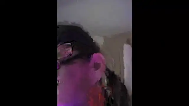 Snapshot of SparklesB1tch chatting on 03-31-26, 11:43 SparklesB1tch online show from 03-31-26, 11:43